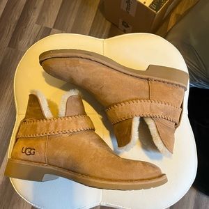 Uggs McKay Winter book size 8.5